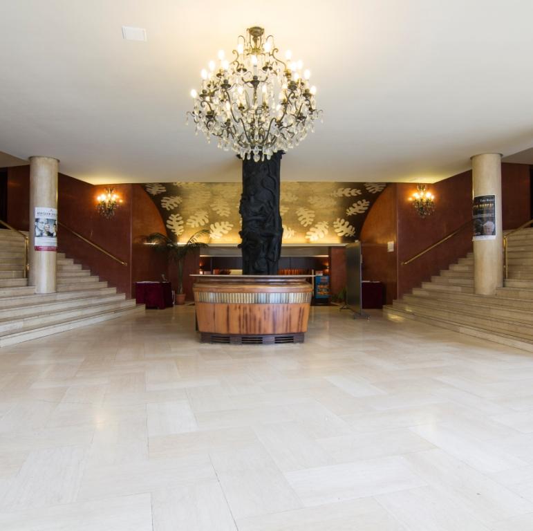 Foyer-dingresso-al-Teatro